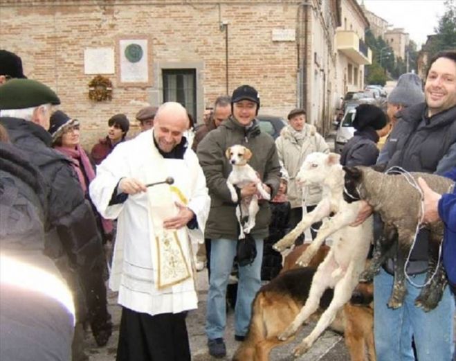 Anpana patrocina la benedizione degli animali in piazza Cavour